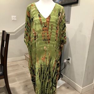 One size Caftan in marbled / batik green